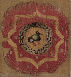 Segment circulaire avec étoile à huit branches et oiseau, 600s - 700s