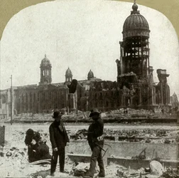 Hôtel de ville depuis McAllister St. regardant vers le nord-est, 1906