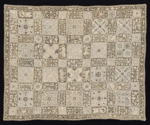 Tissu avec licornes, dragons, autres animaux et motifs floraux, 1800s