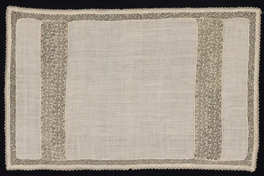 Tissu avec des animaux ailés et à deux queues, XVIIe-XVIIIe siècle.
