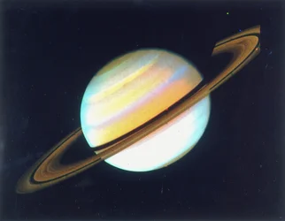 Vue en couleur améliorée de Saturne