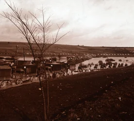 Colonne de camions, Verdun, nord de la France, vers 1914-1918