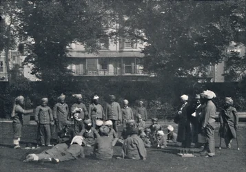 Soldats Indiens Convalescents Jouant aux Quoits sur les Pelouses de l