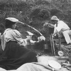 Cuisine au feu, début du XXe siècle