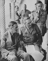 Conseil de guerre à Alger : M. Churchill avec ses capitaines