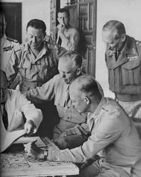 Conseil de guerre à Alger : M. Churchill avec ses capitaines, 1943