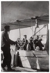 Le comte Zeppelin avec sa fille dans la gondole du Zeppelin LZ3, Allemagne, vers 1906-1908, 1933