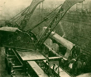 Grues au travail après un accident, 1930