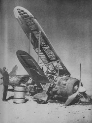 Écrasé dans le cimetière de la Regia Aeronautica, 1941