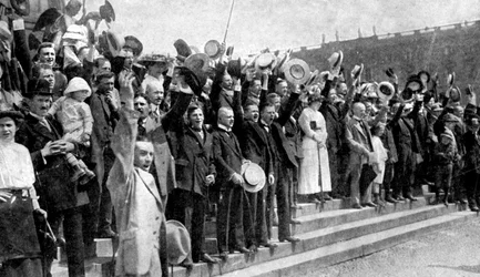 Foules acclamant lors du déclenchement des hostilités, fièvre de guerre en Allemagne, Première Guerre mondiale, 1914