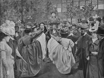 Dans le jardin du Moulin-Rouge