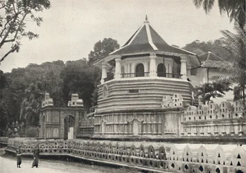 Le Temple de la Dent Sacrée de Bouddha à Kandy, 1926