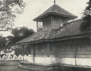 Dewale s. Tafel 58 près du Dagoba de la Dent Sacrée à Kandy, 1926