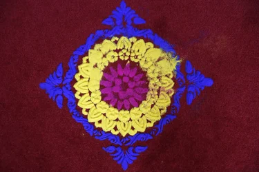 Rangoli de Diwali dans le temple Shirdi Sai Baba, Leicester. Royaume-Uni