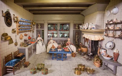 Cabinet de maison de poupée
