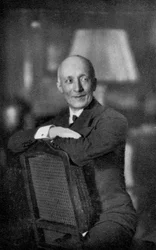 Dr Thierry de Martel, chirurgien français, 1935