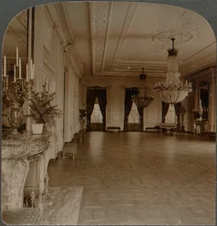 Salle Est où se tiennent les réceptions, Maison Blanche, Washington D.C., vers 1900