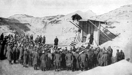Messe de Pâques dans les dunes sur les plages de Belgique par la mer du Nord, Première Guerre mondiale, 1915