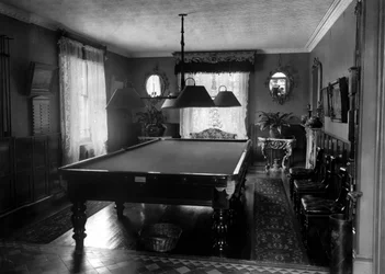 Salle édouardienne avec table de billard, 1909