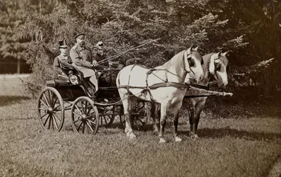 Empereur Alexandre III (1845-1894) et impératrice Maria Fyodorovna (1847-1928) en calèche