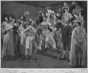 En scène pour le trois!, 1900
