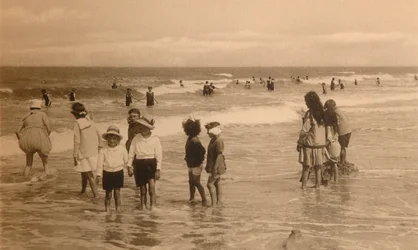 Enfants au Bain, c1900