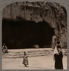 Entrée des tombes des Juges, vers 1900
