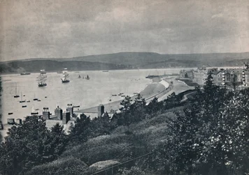 Exmouth - Vue montrant la plage et la rive opposée, 1895