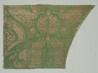 Soie exotique à motifs dorés, 1360-1400
