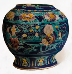 Pot Fahua avec un design ajouré montrant les huit immortels taoïstes, vers 1550