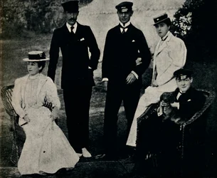 Groupe familial à Cowes, début des années 1890, 1945