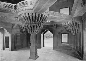 Fatehpur Sikri. Pilier dans le Dewan-i-Khas