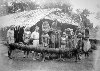 Argent de plumes, apporté à la maison de Forrest à Nelua, 1892