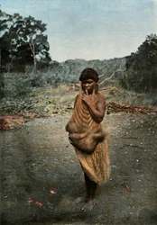 Femme australienne portant son enfant, 1900