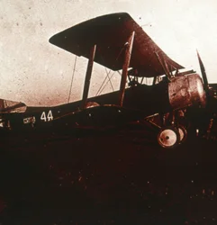 Avion de chasse au décollage, vers 1914-1918