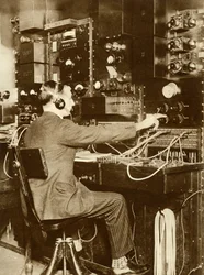 Premier appel téléphonique transatlantique, de Londres à New York, 7 mars 1926