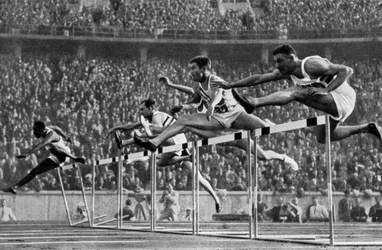 Forrest Towns, champion olympique américain du 110 mètres haies, 1936