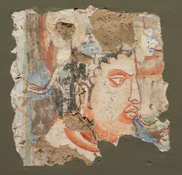 Fragment avec une tête de Bodhisattva