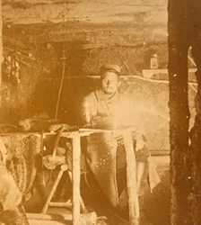 Soldat français sous terre