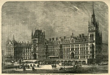 Façade de la gare et de l