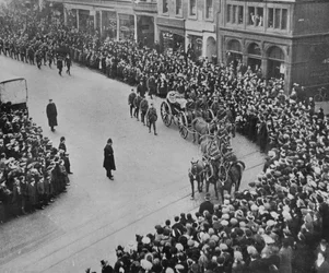 Procession funéraire, avec tous les honneurs militaires, du capitaine du Blucher, 1915