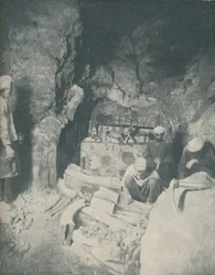 Chambre funéraire où les momies égyptiennes attendaient la résurrection, vers 1935