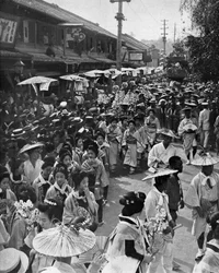 Procession de geishas, Jubilé de Yokohama, Japon, 1909