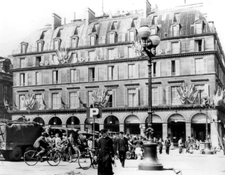 Les troupes françaises du général Leclerc dans le centre de Paris, août 1944