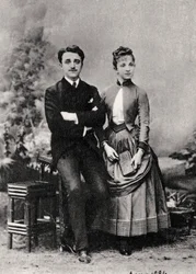Georges et Jeanne Hugo, petits-enfants du romancier français Victor Hugo, 1884