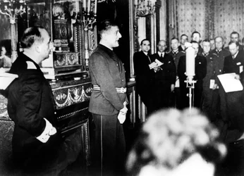 Ambassadeur allemand en France de Vichy, Otto Abetz, donnant une conférence de presse, 15 décembre 1940