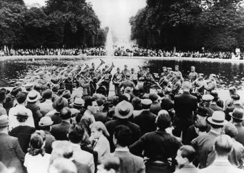 Concert militaire allemand dans le Jardin des Tuileries, Paris, 15 août 1940