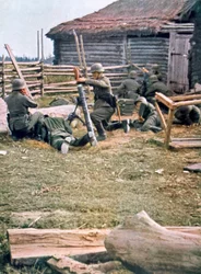 Parachutistes allemands utilisant des mortiers, Russie, 1943