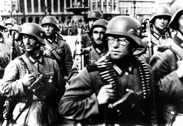 Soldats allemands marchant à Paris, 14 juin 1940