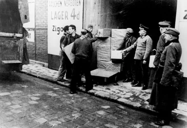 Dépôt de ravitaillement allemand, Paris occupé, février 1941